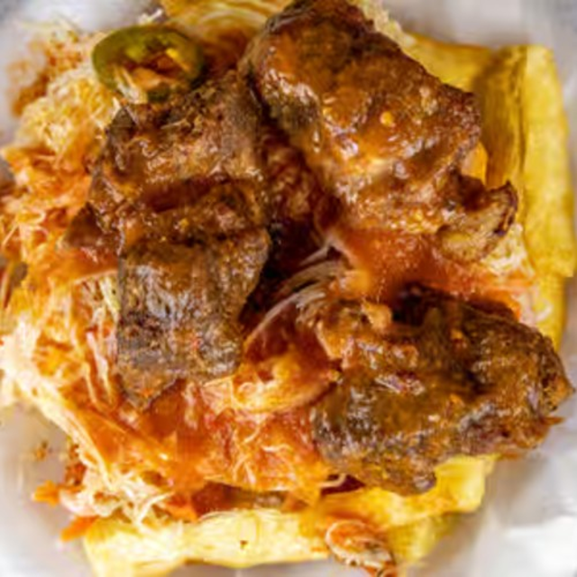 Yuca Con Chicharrón / Cassava with Fried Pork.