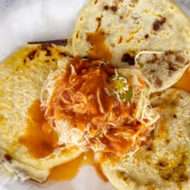 Pupusa De Chicharrón Con Queso / Pork with Cheese.